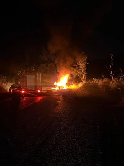 Seyir halindeki otomobil alev alev yandı