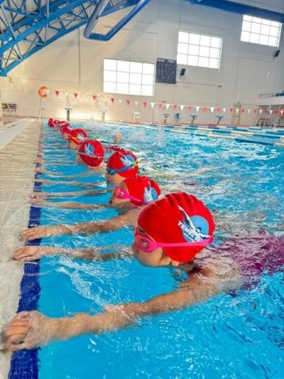 Bilecik&rsquo;te spor okullarında y&uuml;zme antrenmanları aralıksız s&uuml;r&uuml;yor
