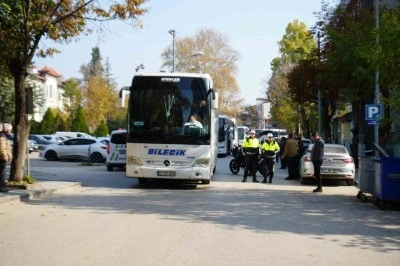 Bilecik&rsquo;te s&uuml;r&uuml;c&uuml;lerin tepkisine sebep olan uygulama