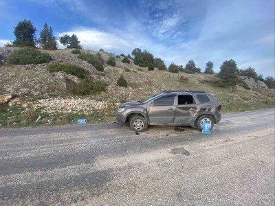 Bilecik&rsquo;te takla atan ara&ccedil;ta 2 kişi yaralandı