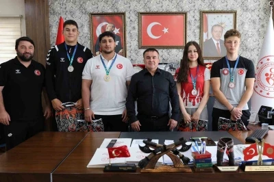 T&uuml;rkiye Şampiyonası&rsquo;nda dereceler elde etti