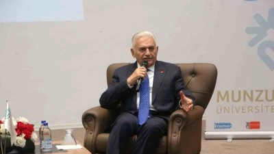 Binali Yıldırım: "&Ouml;n&uuml;m&uuml;zde b&uuml;y&uuml;k bir fırsat var, o fırsat Ter&ouml;rs&uuml;z T&uuml;rkiye"