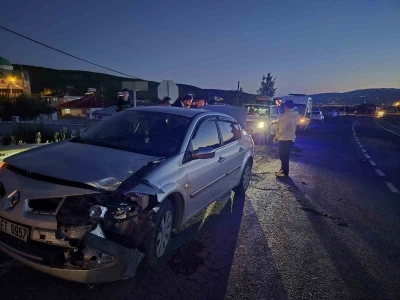 Bing&ouml;l&rsquo;de otomobil ile hafif ticari ara&ccedil; &ccedil;arpıştı: 1 yaralı