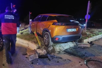 Bingöl Havalimanı Kavşağında Feci Kaza: 4 Yaralı
