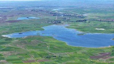 Binlerce d&ouml;n&uuml;m tarım arazisi sular altında kaldı