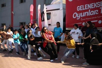 Bir tır dolusu mutluluk Manisa’ya geliyor