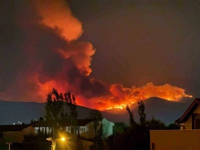 Bir yangın da Ödemiş’te: 3 mahalle tahliye edildi