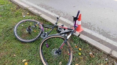 Bisikletli &ccedil;ocuğa &ccedil;arparak &ouml;l&uuml;m&uuml;ne sebep olan s&uuml;r&uuml;c&uuml; polise teslim oldu