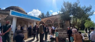 Bismil’deki Şeyh Eşref Cengiz Türbesi Bayramda Ziyaretçi Akınına Uğradı