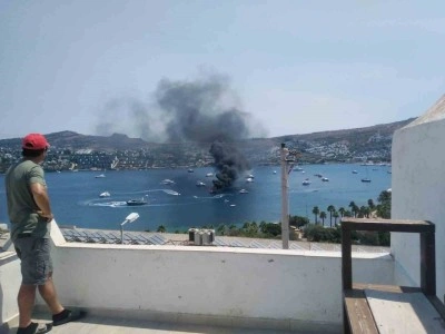Bodrum’da tekne alev alev yandı