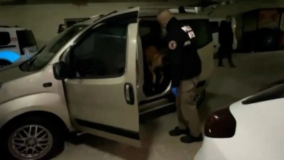 Bolu&rsquo;da arabaya zulalanmış uyuşturucuyu &rsquo;Pako&rsquo; buldu