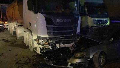 Bolu’da kontrolden çıkan otomobil park halindeki 3 araca çarptı: 4 ağır yaralı