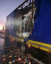 Kuruyemiş yüklü dorse yandı