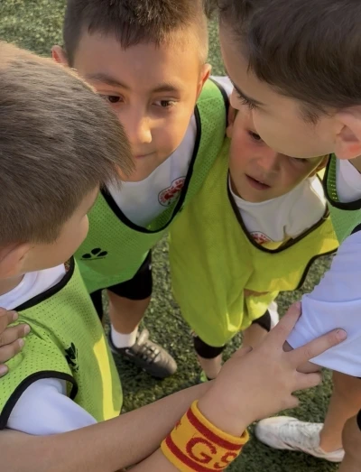 Bolu&rsquo;da miniklerin futbol taktiği g&uuml;ld&uuml;rd&uuml;: Sağ kanadı paylaşamadılar