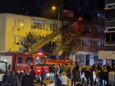 Boş dairede çıkan yangın mahalleliyi sokağa döktü