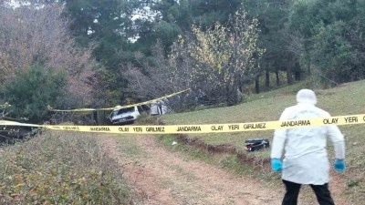 Boşandığı eşini otomobilde vurup canına kıydı