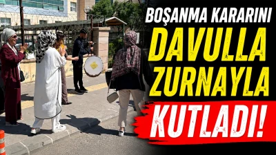 Boşanma Kararını Adliye &Ouml;n&uuml;nde Halayla Kutladı