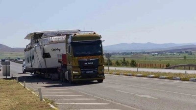 Görenleri şaşkına çeviren yat