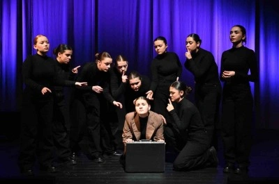 Bozüyük’te ’Zamazingo’ adlı tiyatro oyunu büyük beğeni topladı