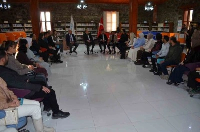 Bulanık Kaymakamı Koşansu, k&uuml;t&uuml;phane buluşmalarında &ouml;ğretmenlerle &ouml;zel s&ouml;yleşi ger&ccedil;ekleştirdi