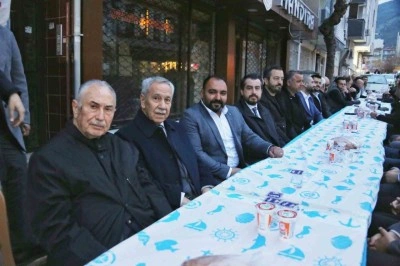 Bülent Arınç, 2 hemşehri derneğini ziyaret etti