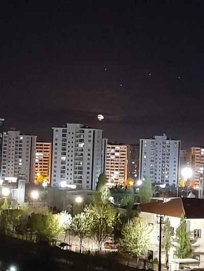 Bulutlar bile ayın şavkını gizleyemedi