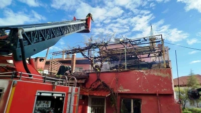 Burdur&rsquo;da m&uuml;stakil evde yangın paniği
