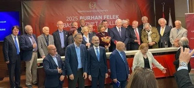 Burhan Felek basın hizmet &ouml;d&uuml;lleri verildi