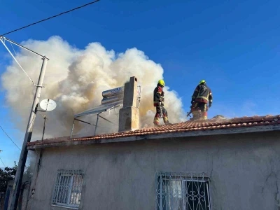 Burhaniye Hisark&ouml;y&rsquo;de ev yangını paniği: İtfaiye ekipleri m&uuml;dahale etti
