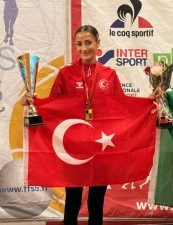 Bursa B&uuml;y&uuml;kşehir Belediyesporlu Nazmiye Ak d&uuml;nya &uuml;&ccedil;&uuml;nc&uuml;s&uuml;