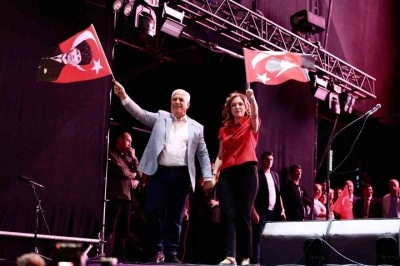 Bursa’da 19 Mayıs coşkusu "Mor ve Ötesi" ile zirve yaptı