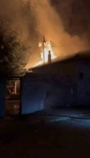 Bursa’da ahır alevlere teslim oldu