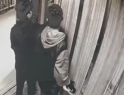 Bursa’da ayakkabı hırsızları kamerada