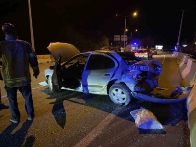 Bursa&rsquo;da feci kaza: Bariyere &ccedil;arpıp takla attı, 2 yaralı