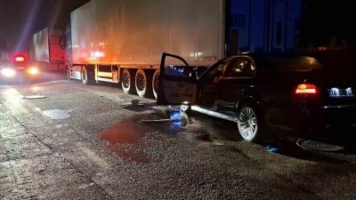 Bursa&rsquo;da otomobil park halindeki tıra arkadan &ccedil;arptı: 1 ağır yaralı