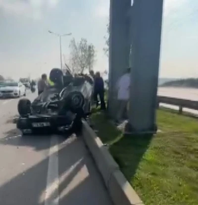 Bursa’da  Otomobil Takla Attı, Tekerleği Koparak Yola Savruldu