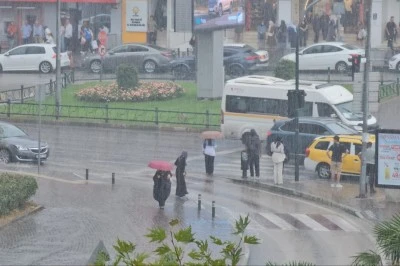 Bursa’da Sağanak Yağış Hayatı Olumsuz Etkiliyor