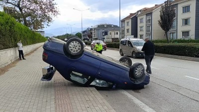 Bursa İnegöl'de Takla Atan Otomobilde Genç Sürücü Yaralandı