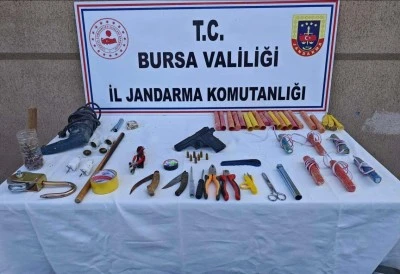 Bursa Kestel'de  9 Defineci Suçüstü Yakalandı