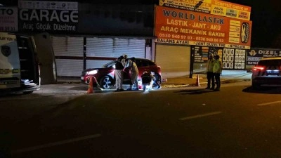 B&uuml;y&uuml;k&ccedil;ekmece&rsquo;de bir şahıs beraber seyahat ettiği arkadaşlarına ateş etti: 2 &ouml;l&uuml;, 1 ağır yaralı