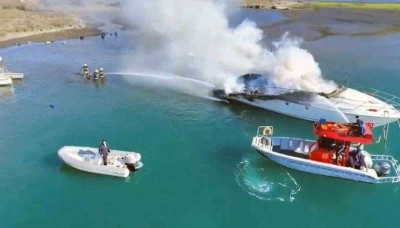 Büyükşehir acil müdahale teknesinden yat yangınına müdahale