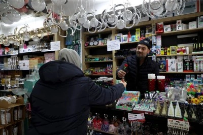 Büyükşehir Belediyesi yine yürekleri ısıttı: Kandilde bir karanfil, bir tebessüm
