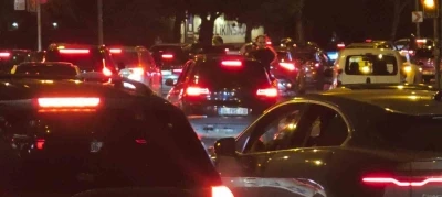 Trafiği tehlikeye atan gen&ccedil;, polis denetimine takıldı