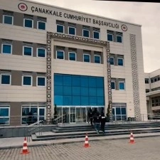 &Ccedil;anakkale&rsquo;de g&ouml;&ccedil;men ka&ccedil;ak&ccedil;ılığı operasyonu: 4 organizat&ouml;r tutuklandı