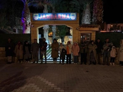 &Ccedil;anakkale&rsquo;de g&ouml;&ccedil;men ka&ccedil;ak&ccedil;ılığı operasyonu: 6 organizat&ouml;r ve 105 ka&ccedil;ak g&ouml;&ccedil;men yakalandı