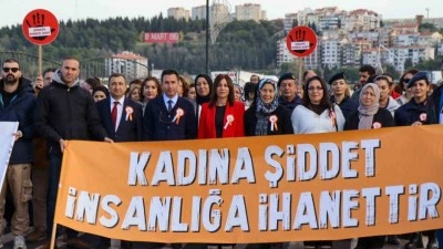 &Ccedil;anakkale&rsquo;de Kadına Y&ouml;nelik Şiddete Karşı Uluslararası M&uuml;cadele G&uuml;n&uuml; y&uuml;r&uuml;y&uuml;ş&uuml;