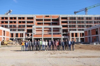 Canbey "Bu eser, Balıkesir&rsquo;imizin sağlıkta geldiği seviyeyi bir &uuml;st noktaya taşıyacak"