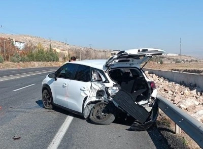 &Ccedil;ankırı&rsquo;da ambulansla otomobil &ccedil;arpıştı: 1 yaralı
