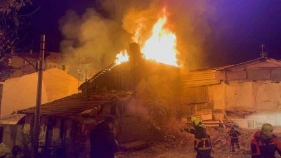 &Ccedil;ankırı&rsquo;da ev yangını: İki ev alevlere teslim oldu