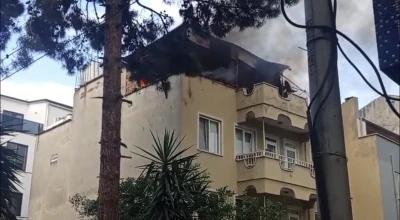 &Ccedil;atı yangını mahallede paniğe neden oldu